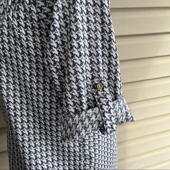 •Antilia Femme• Tab Sleeved Patterned Blouse - Size Small - Picture 5 of 9